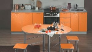 Meja dapur pada kaki logam: jenis dan tip untuk dipilih