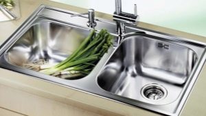 أحواض المطبخ من الفولاذ المقاوم للصدأ: الميزات والأنواع والخيارات