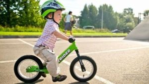 كيف تعلم الطفل أن يركب دراجة الركض؟