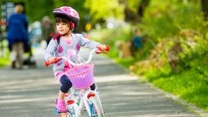 كيفية اختيار دراجة لفتاة تبلغ من العمر 4 سنوات؟
