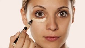 Как да маскирате торбички под очите с козметика?