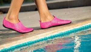 أحذية للمسبح: الميزات والأصناف وقواعد الاختيار
