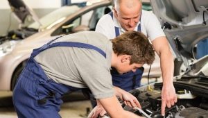 Características do mecânico de automóveis aprendiz de profissão
