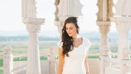Szerény esküvői ruha - a tökéletes megoldás a szűz menyasszony számára