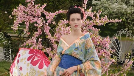 Kimono kjole - enkelt kutt, komfort og skjønnhet