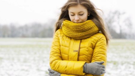 Kvinders quiltet frakke på syntetisk vintergenerator