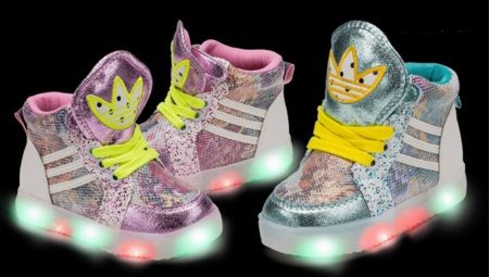 Çocuklar için ışıklı spor ayakkabı