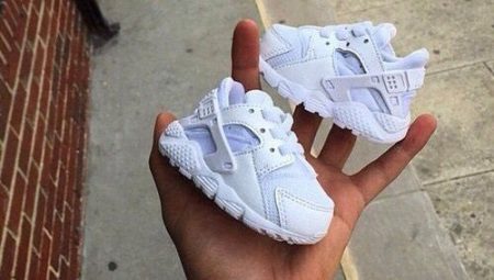 Zapatillas blancas para niños