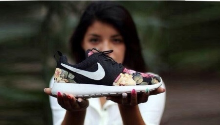 Sneakers with flowers