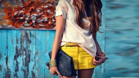 Gelbe Shorts