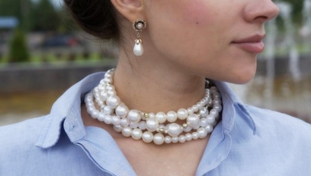 Ibu dari Pearl Earrings