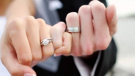 Cincin perkahwinan dengan berlian