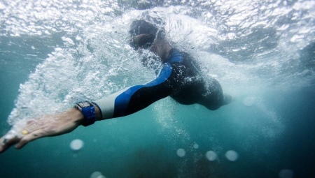 أساور اللياقة البدنية للسباحة