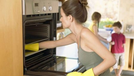 Hvordan vasker man ovnen fra fedt og andre forurenende stoffer?