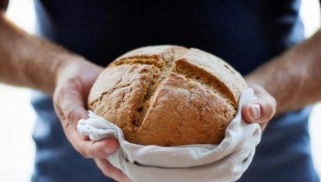 Hvordan ta brød: med en gaffel eller hånd?