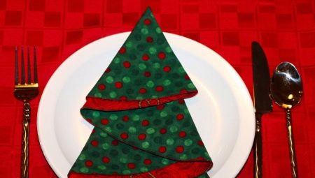 How to fold a Christmas tree napkin?