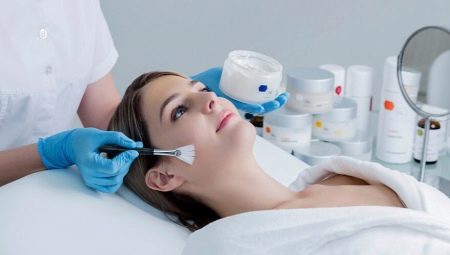 Características do procedimento de limpeza facial atraumática suave