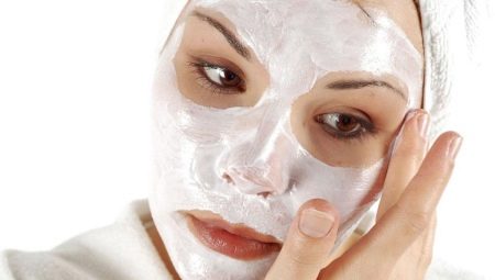 Μάσκες από ξινή κρέμα για το πρόσωπο στο σπίτι: τα οφέλη και τις βλάβες, τις συνταγές και τις χρήσεις