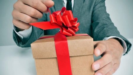 Choosing a Gift for a Cancer Man