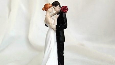 Bức tượng nhỏ bánh cưới - một trang trí bánh ban đầu và cá nhân cho các cặp vợ chồng mới cưới