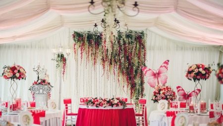 Ideer for å dekorere et bryllupsrom med blomster
