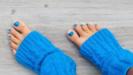 Ideas for implementing a pedicure in blue tones