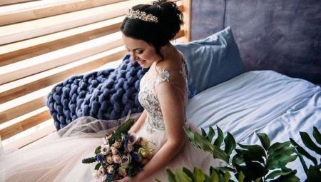How to make an original bridal bouquet from fresh flowers?