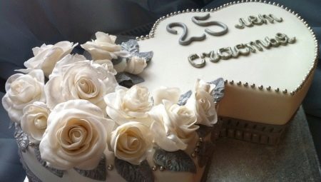 Hur väljer man en tårta för ett silverbröllop?