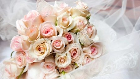 ช่อดอกไม้อะไรที่จะเตรียมเป็นของขวัญแต่งงานสำหรับคู่บ่าวสาว?