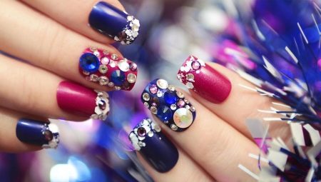 Beautiful ideas for creating a red and blue manicure