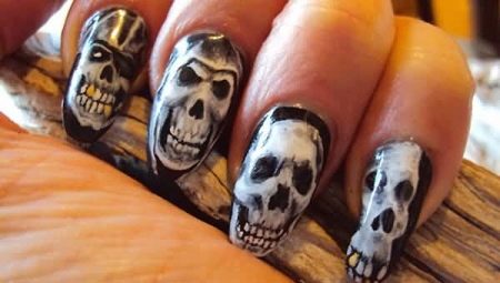 Beautiful design options for manicure with skulls.