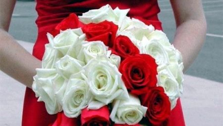 Rød og hvid brudebuket