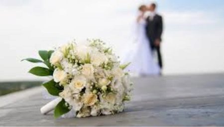Qui devrait acheter un bouquet de mariée?
