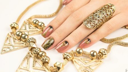 Auksinės spalvos manikiūras: dekoro bruožai ir mados tendencijos