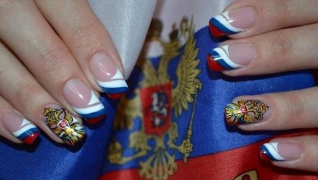 Manikűr Oroszország zászlójával - tervezési ötletek az igaz hazafiak számára