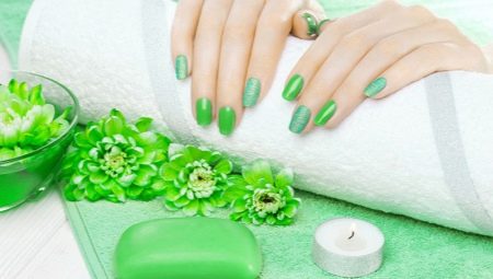 Zelená manikúra: různé odstíny a módní nápady
