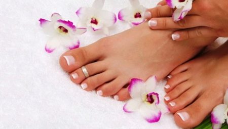 Browse popular pedicure shades and eye-catching color schemes