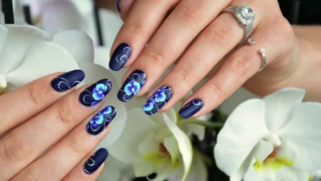 Orchids on the nails: ideas of manicure and fashion trends