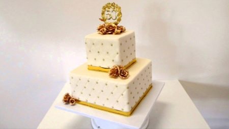 Ursprüngliche Kuchen für eine goldene Hochzeit