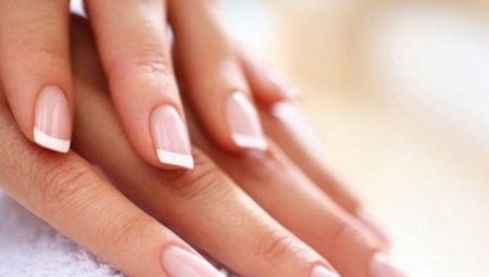 Features of clear manicure