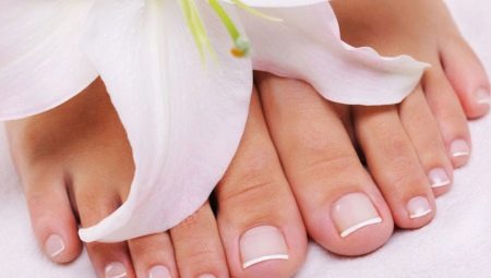 French pedicure - ideas for classic and unusual design