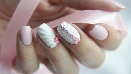Seashells on nails: design features and techniques for creating manicure