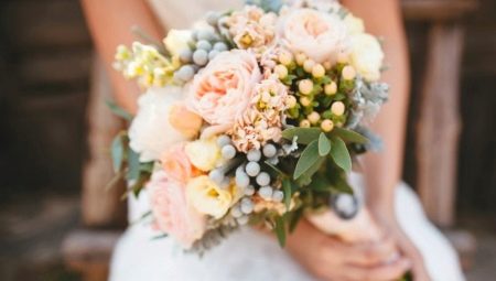 Styles of a bridal wedding bouquet