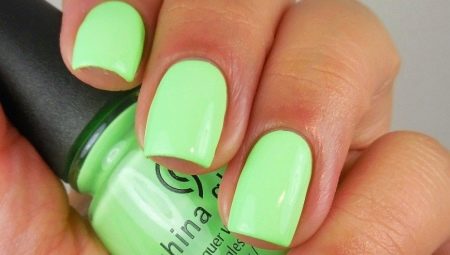 Stylish ideas for the design of light green manicure