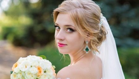 Bryllupsfrisyrer med et slør på mellemlangt hår: hvad er og hvordan man laver dem?
