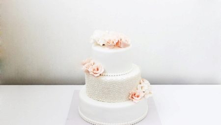 Сватбена торта от мастика: разновидности и идеи за декорация