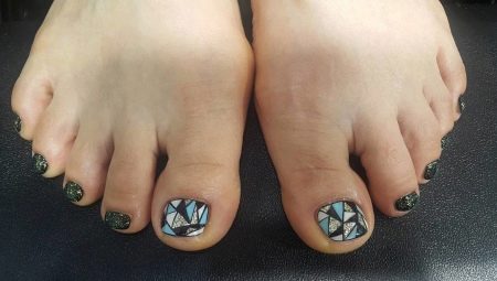 Options for a beautiful and original pedicure with geometry