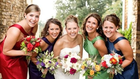 Idéer och tips för att välja en dräkt för ett sommarbröllop