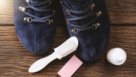 Hogyan lehet otthon tisztítani a velúr cipőt?