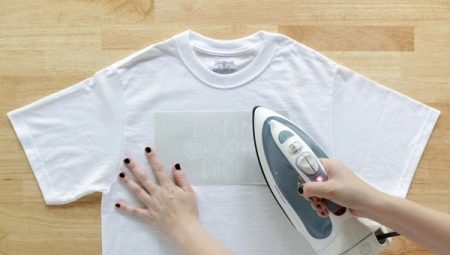 Hvordan man stryger en t-shirt?